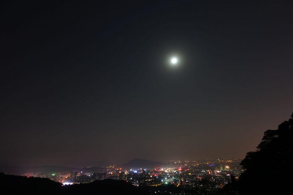 白云山夜景，十六的月亮格外圆